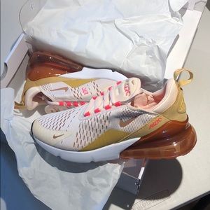 Nike women’s Air Max 270